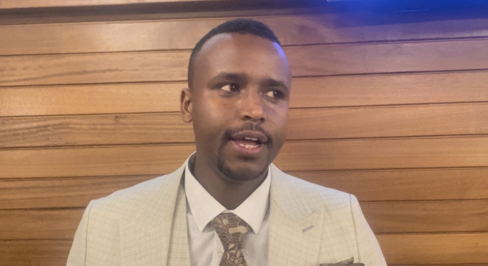 Dr. Mohamed Somalioglu ve Somali Relief Network of North America depremzedelere yönelik yardım çalışmaları kapsamında; 