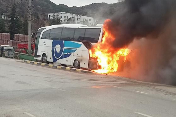 Karabük'te yolcu otobüsü alev aldı